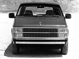 DODGE Mini Ram Van (1984–1988)