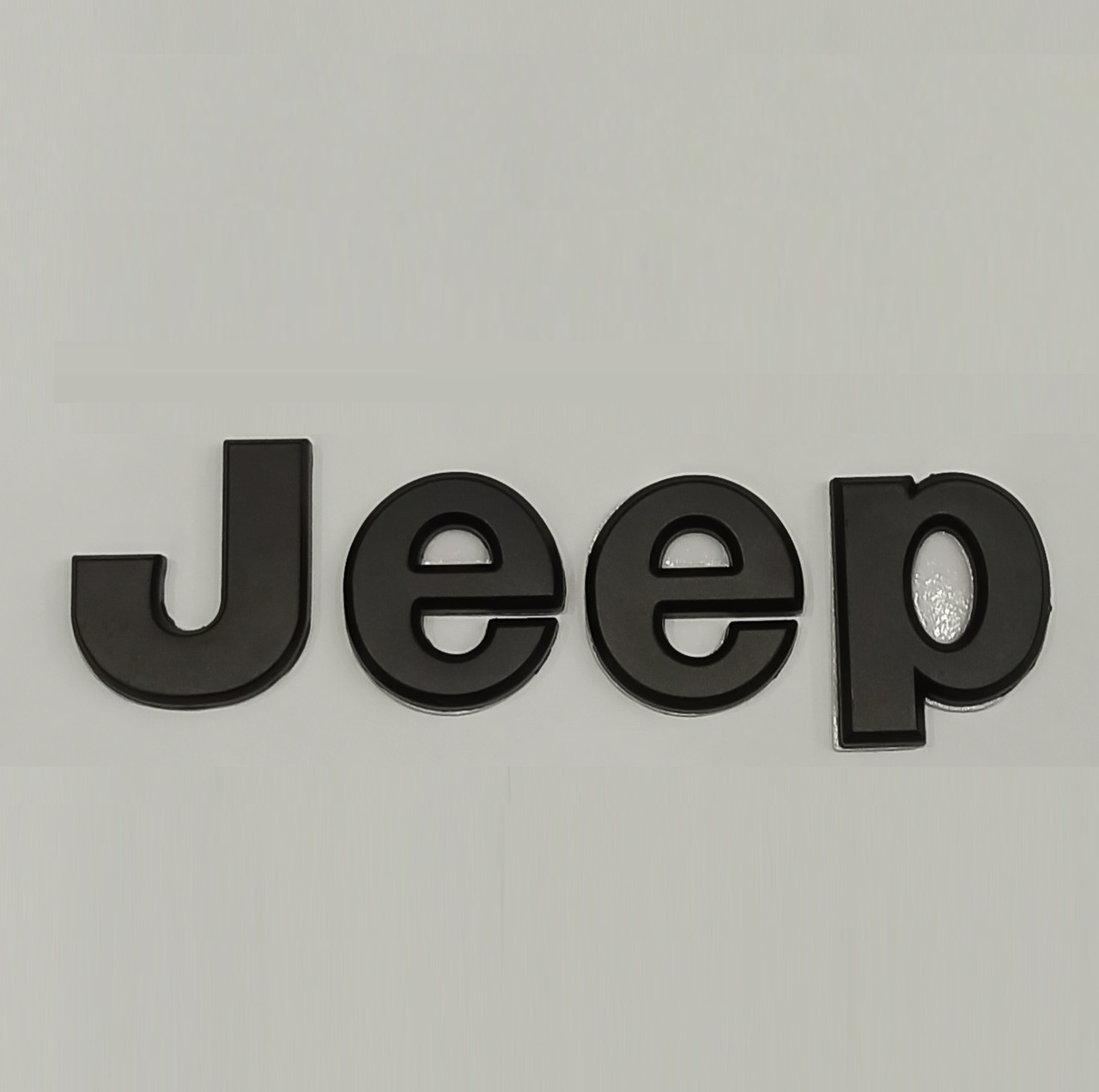 Емблема Jeep металева чорна на капот або кришку багажника, на двосторонньому скотчі