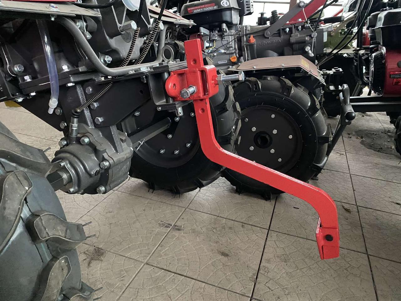 Сошник регулювання глибини з кріпленням під мотоблоки бази 105/135/1100 Булат