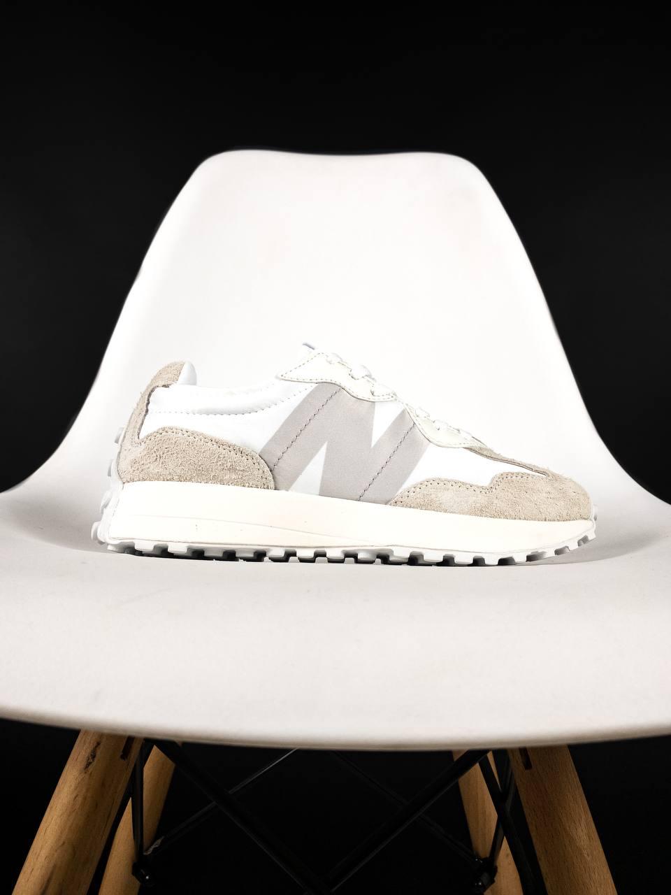 Світлі жіночі кроси Нью Баланс 327. New Balance 327 Beige класні кросівки на щодень.