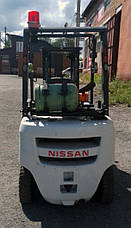 Японський газ-бензиновий навантажувач вилочний 2.5 тонни Nissan P1F2A25D 2012 б/у, фото 2