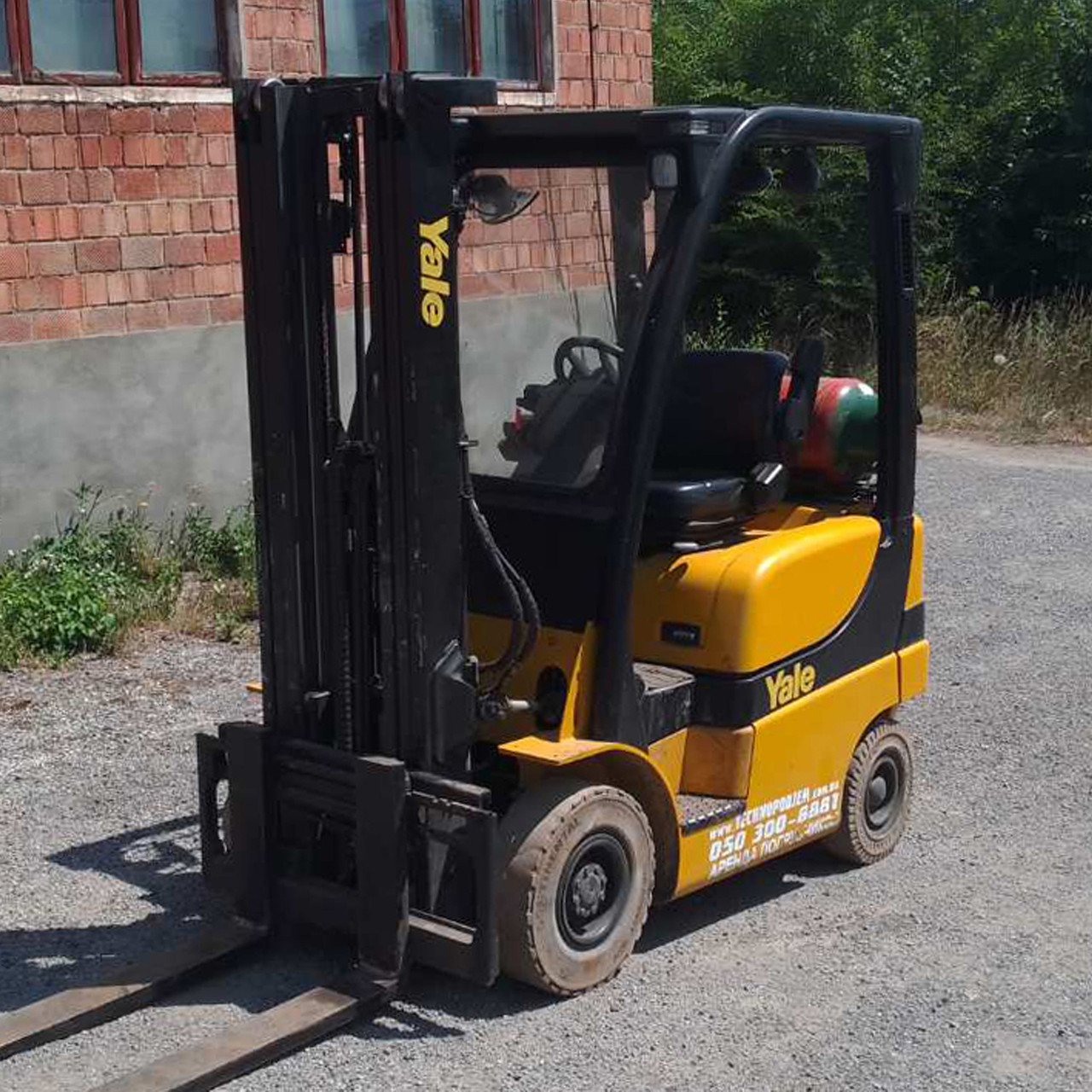 Газовий вилковий навантажувач 1,6 тонни YALE GLP16VX бу