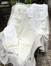 Іменний набір для хрещення айворі із золотим, вишивка імені, дати, ініціалу