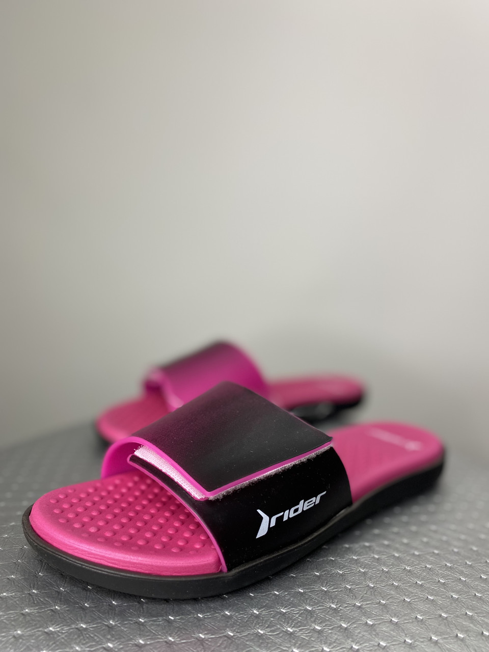 Шльопанці на липучці Rider 20753 38 Чорно-рожеві 35-36
