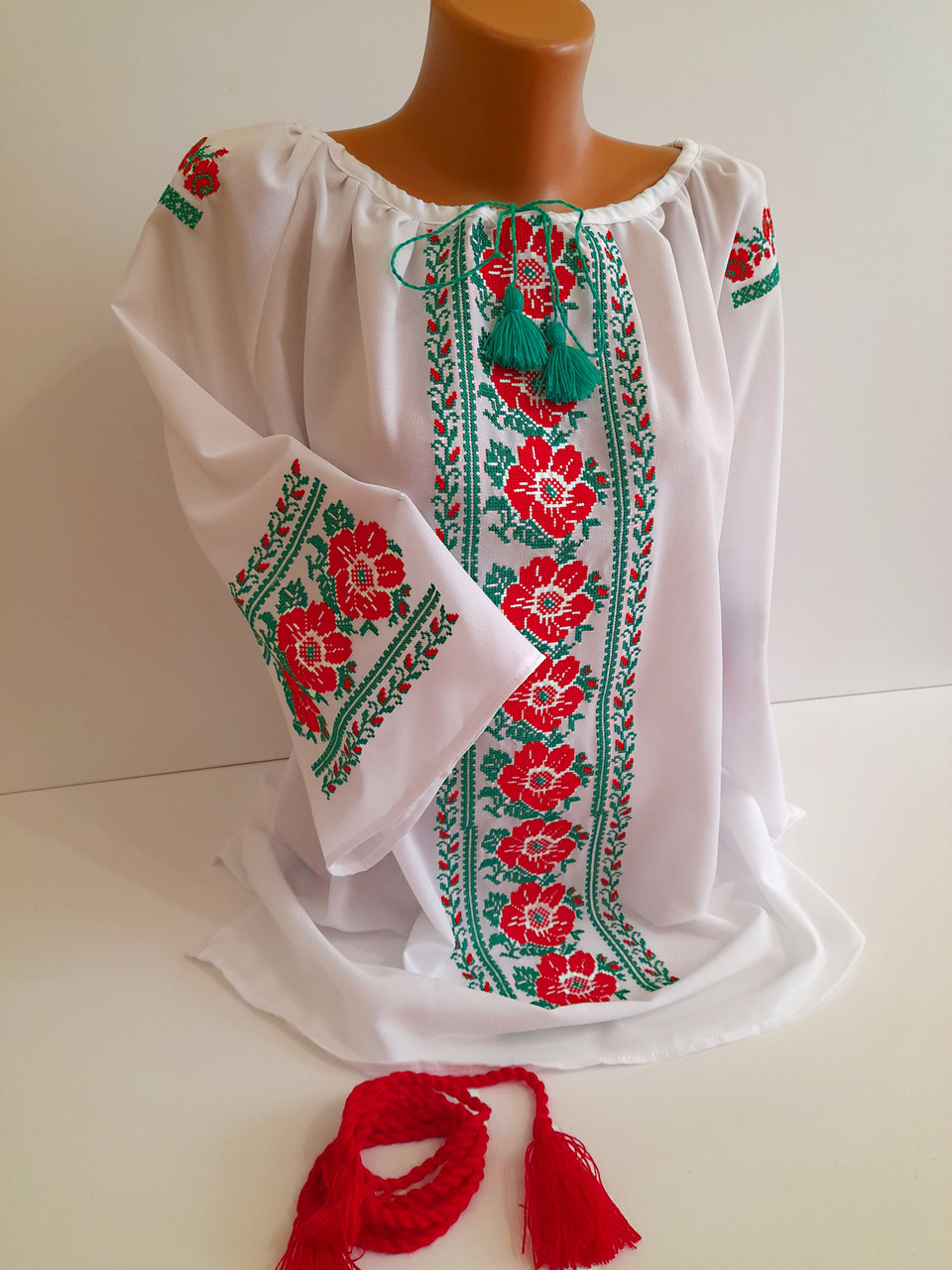 Вишиванка. Жіноча вишиванка
