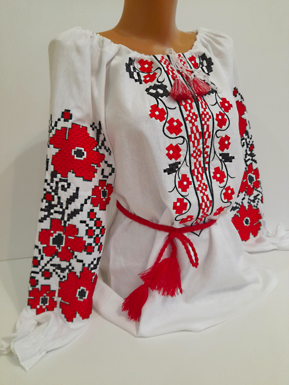 Вишиванка. Жіноча вишиванка.