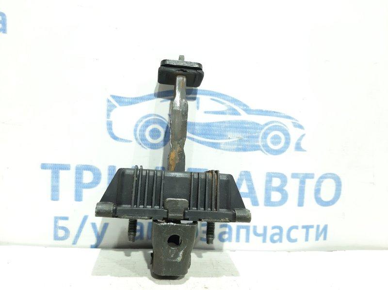 Обмежувач двері передній правий Toyota Avensis 2003-2009 6863005040 (Арт.22173), фото 1