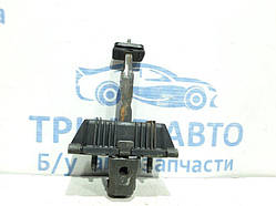 Обмежувач двері передній правий Toyota Avensis 2003-2009 6863005040 (Арт.22173)