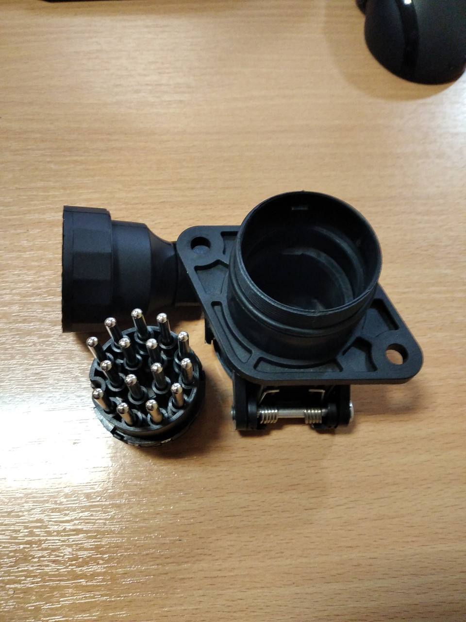 Розетка кабелю EBS 15 контактів (під гайки)