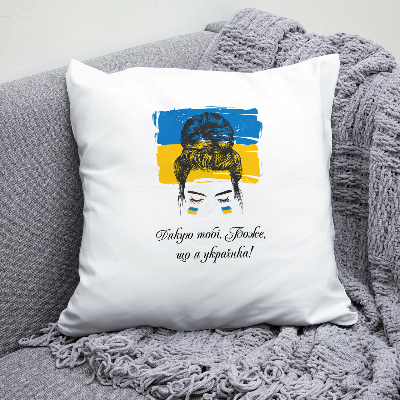 Подушка 35*35 см Дякую тобі боже, що я українка. Патріотична подушка Дякую тобі боже, що я українка, фото 1