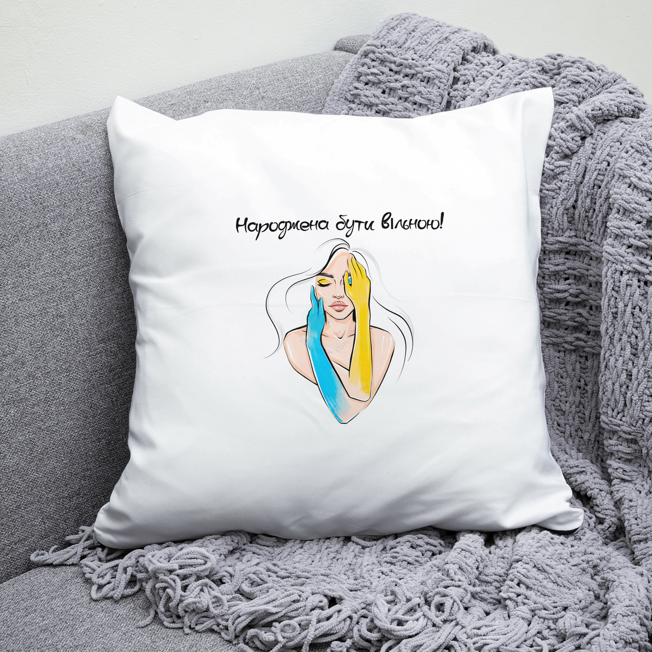 Подушка 35*35 см Народжена бути вільною. Патріотична подушка Народжена бути вільною., фото 1