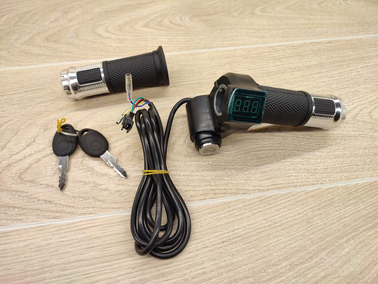 Ручка газу для електротранспорту з замком запалювання й вольтратом 12-96 вольтів, фото 1