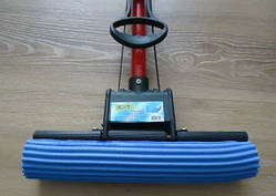 Швабра з телескопічною ручкою і механічним віджиманням "Кит"