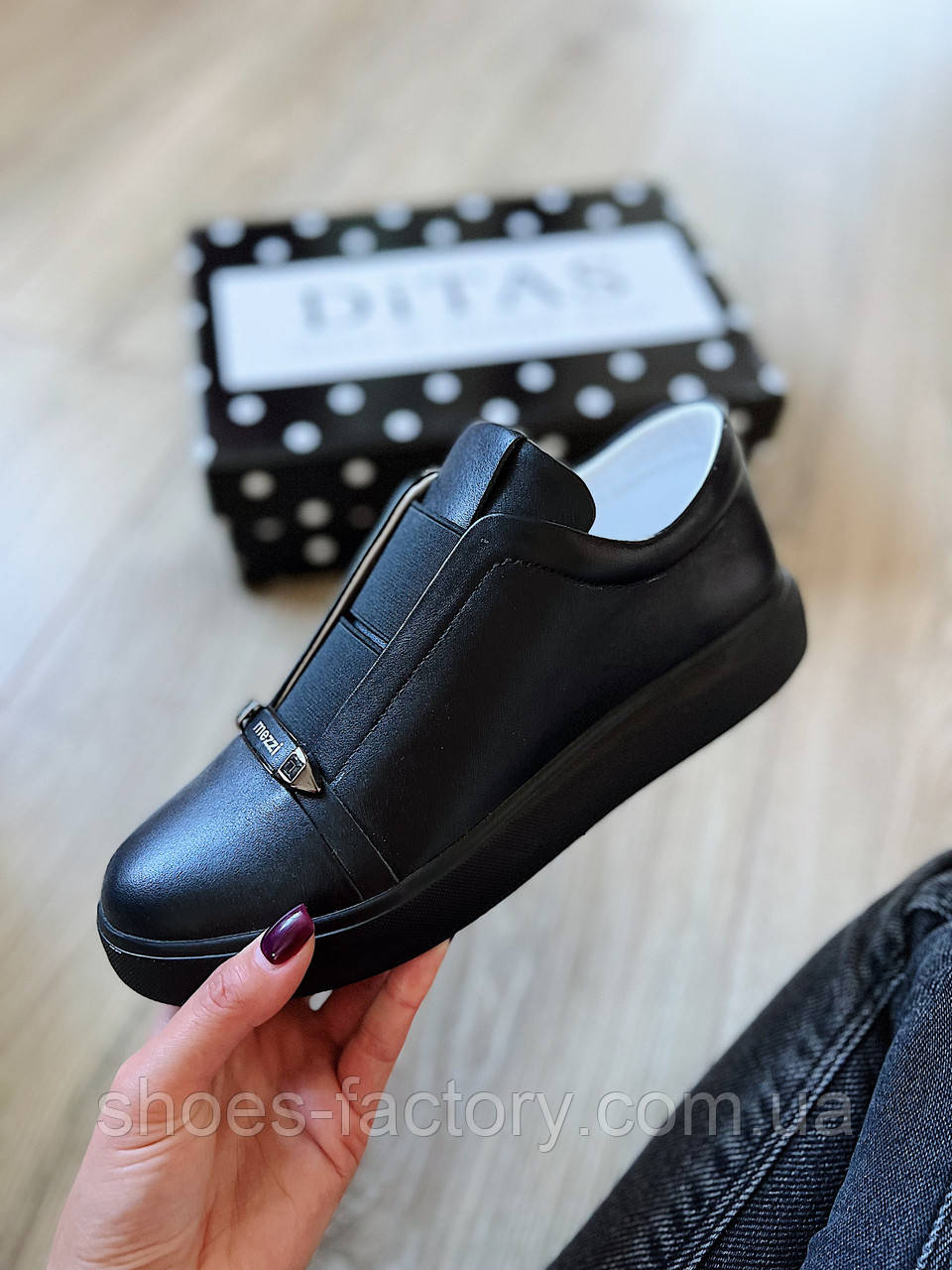 Жіночі кеди чорні шкіра Ditas