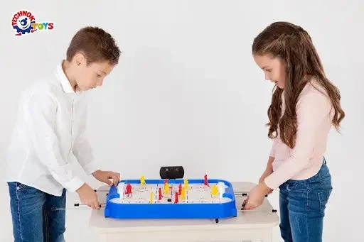 Настільний хокей для дітей і дорослих. Для двох гравців і більше. З пластмаси яскравих кольорів. ТЕХНОК 0014, фото 1