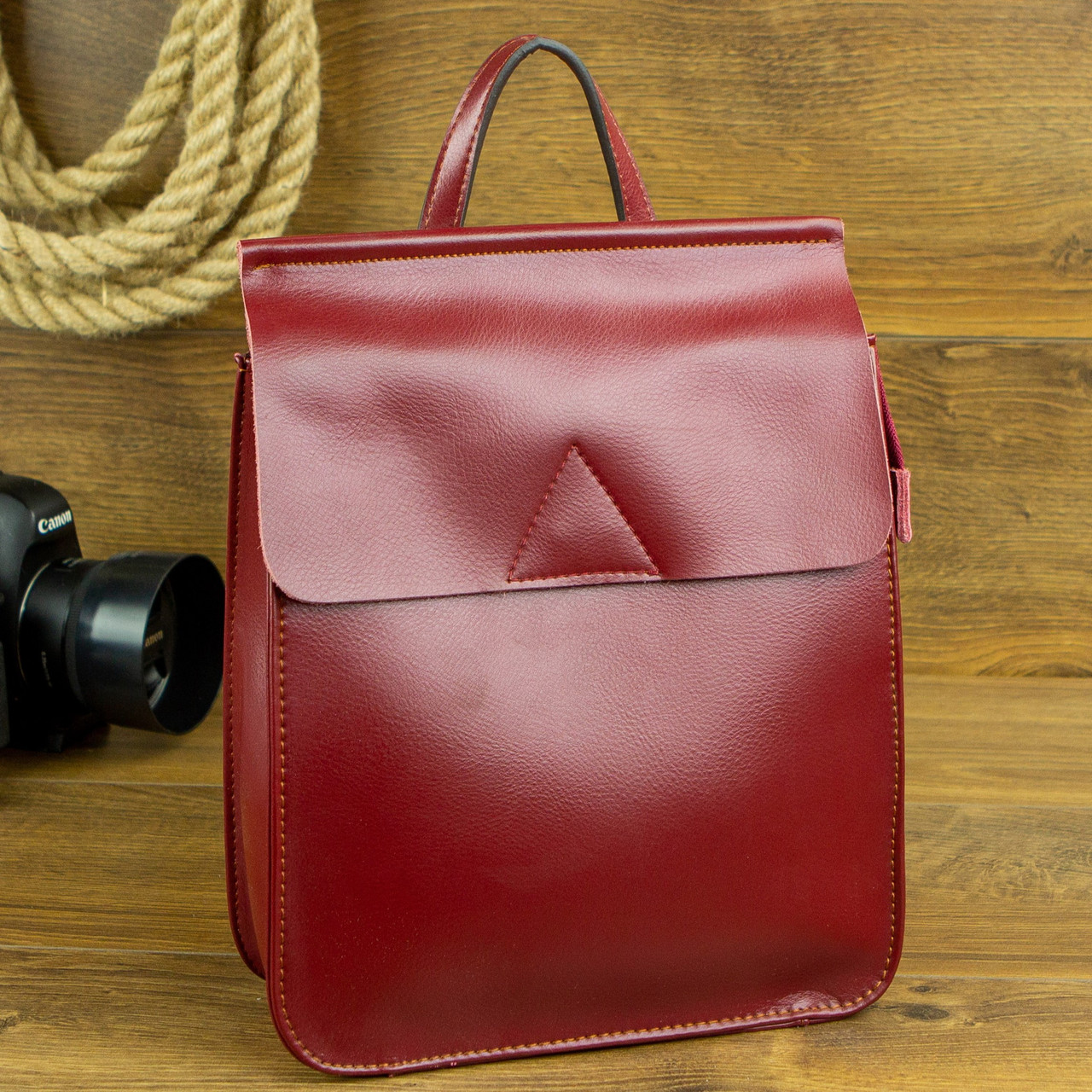 Рюкзак-сумка жіночий з натуральної шкіри в темно-червоному кольорі, фото 1