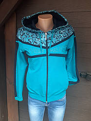 Спортивна кофта блакитного кольору з капюшоном та принтом 44-46 розмір