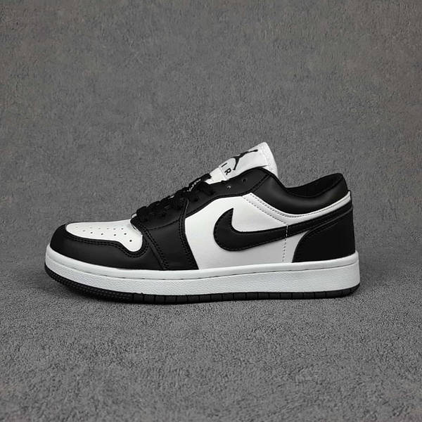 Nike Air Jordan Retro 1 Low. 1