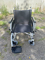 Практичная и простая инвалидная коляска фирмы B&B ширина сидения 48 см. с одной правой подножекой б.у.