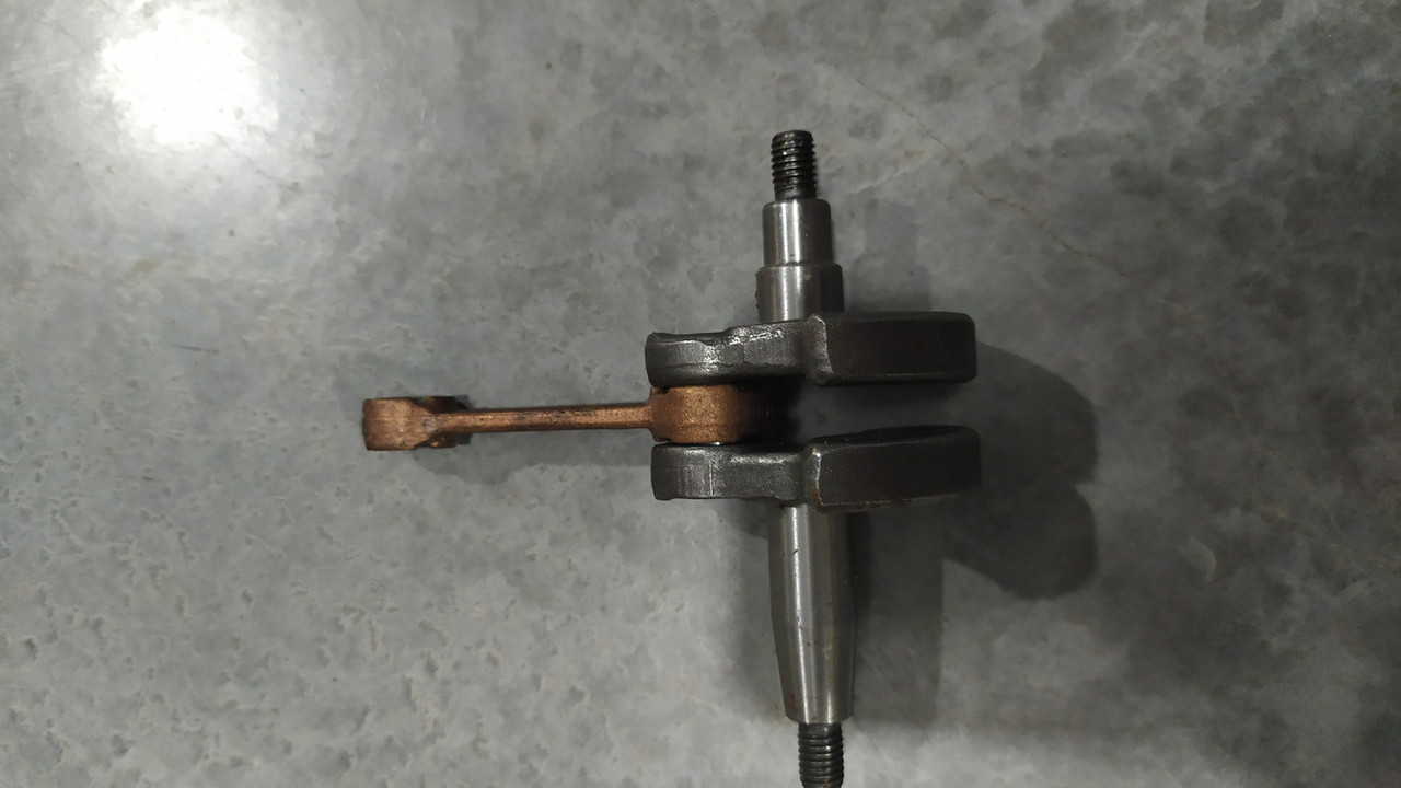 Колінвал до мотокоси Китай