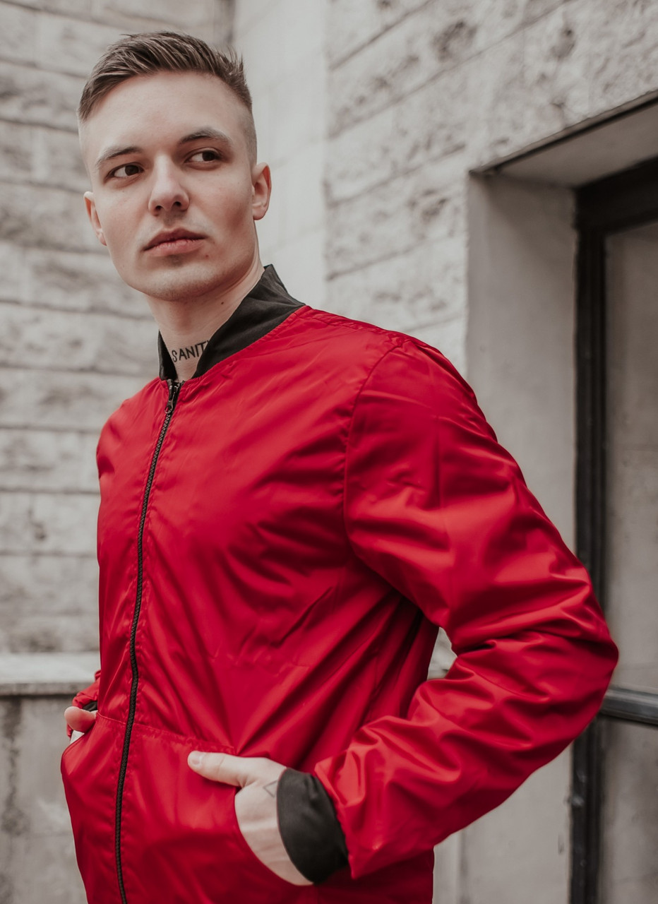 Крутий червоний бомбер підлітку на осінь. Чоловічий повсякденний бомбер літо-осінь