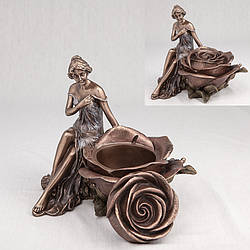 Скринька Veronese Дівчина та троянда 15 см 10197