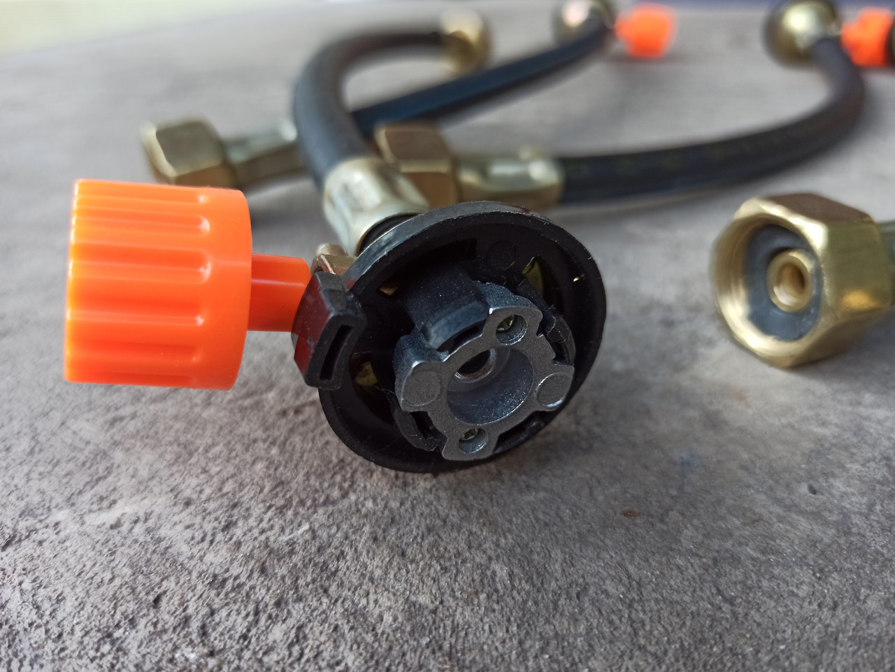 Шланг-переходник для заправки газовых баллончиков - купить в Лакилайф ...