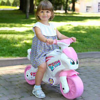Легкий розовый мотоцикл-беговел для девочки от 2 лет С мягкими ручками надёжной конструкцией и тихими колесами