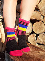 Шкарпетки жіночі в'язані,ручної роботи, малинового +чорний кольору, з прапором України