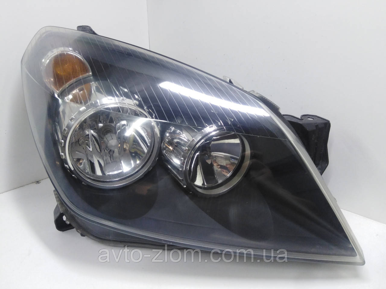 Фара Opel Astra H, Опель Астра права. Чорна., фото 1