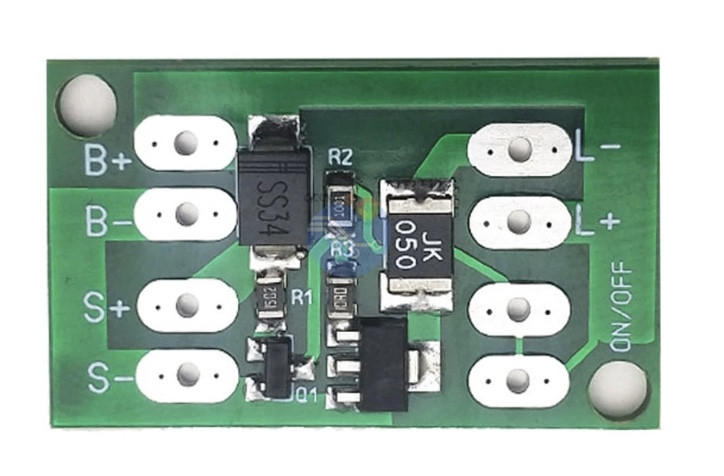 Контролер акумулятора від сонячної батареї. Заряджається вдень, вмикає світильник вночі