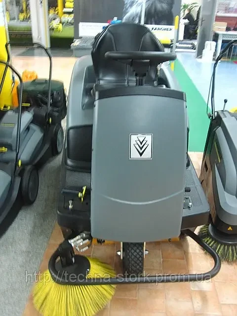 Підмітальна машини з сидінням водія Karcher KM 90/60 R P, фото 1