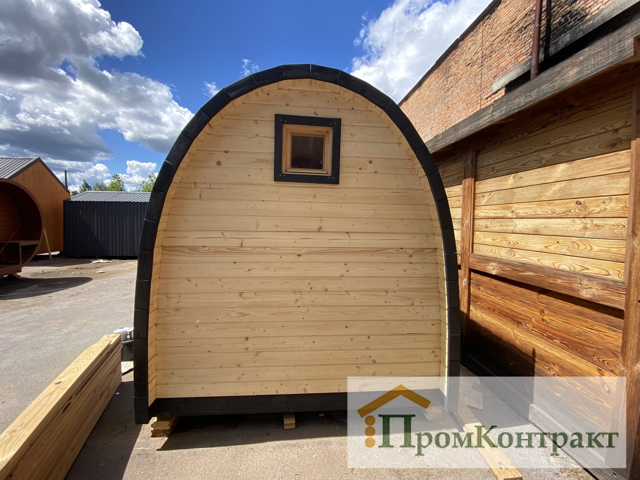 Баня-бочка в стиле Иглу 6,0х2,4х2,7м. Outdoor POD Sauna Igloo. Доставка бань бочек в стиле Иглу по Украине и Европе нашим транспортом. Отправка на экспорт бань бочек: услуги затаможки бань бочек, оформление всех сертификатов: сертификат Евро 1 для удешевления растаможки, фито сертификат, сертификат нашего производства. Сауна в стиле Иглу имеет уникальный дизайн, которая украсит любой участок. Изготовлена вручную на нашем производстве из разных видов древесины. Купить готовую деревянную баню-бочку в стиле Иглу под ключ у производителя: (+38) 067-410-49-33 Viber, Telegram, WhatsApp