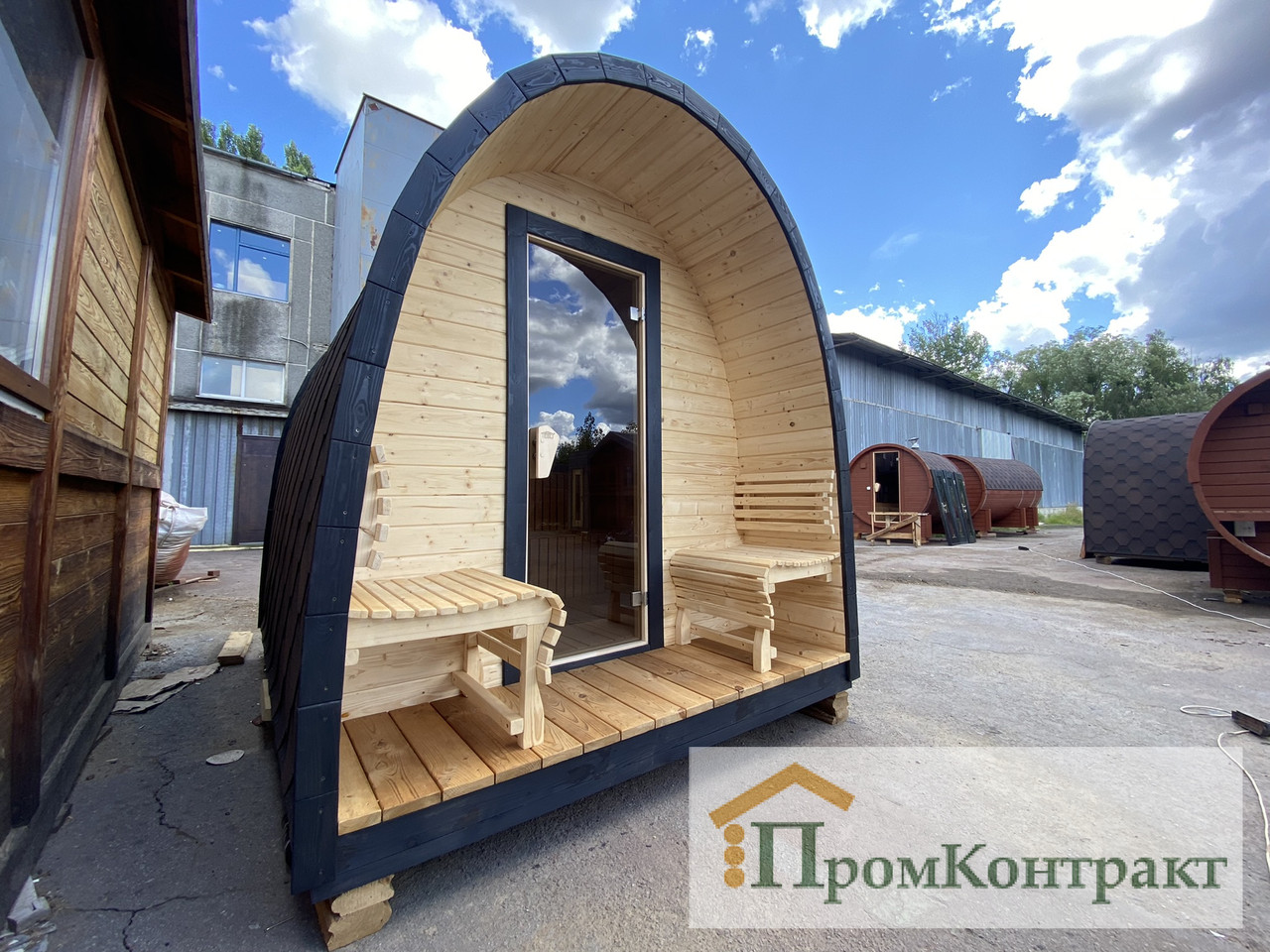 Баня-бочка в стиле Иглу 6,0х2,4х2,7м. Outdoor POD Sauna Igloo. Доставка бань бочек в стиле Иглу по Украине и Европе нашим транспортом. Отправка на экспорт бань бочек: услуги затаможки бань бочек, оформление всех сертификатов: сертификат Евро 1 для удешевления растаможки, фито сертификат, сертификат нашего производства. Сауна в стиле Иглу имеет уникальный дизайн, которая украсит любой участок. Изготовлена вручную на нашем производстве из разных видов древесины. Купить готовую деревянную баню-бочку в стиле Иглу под ключ у производителя: (+38) 067-410-49-33 Viber, Telegram, WhatsApp