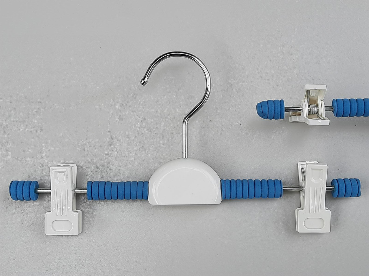 Плечики Вешалки Тремпеля Поролоновые Голубого Цвета для Брюк и Юбок ...