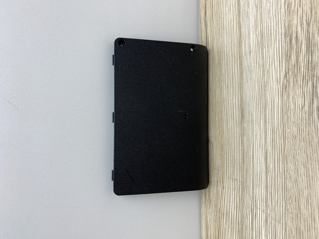 Samsung R580 Корпус E2 (HDD) (Сервісний люк) б/в, фото 1