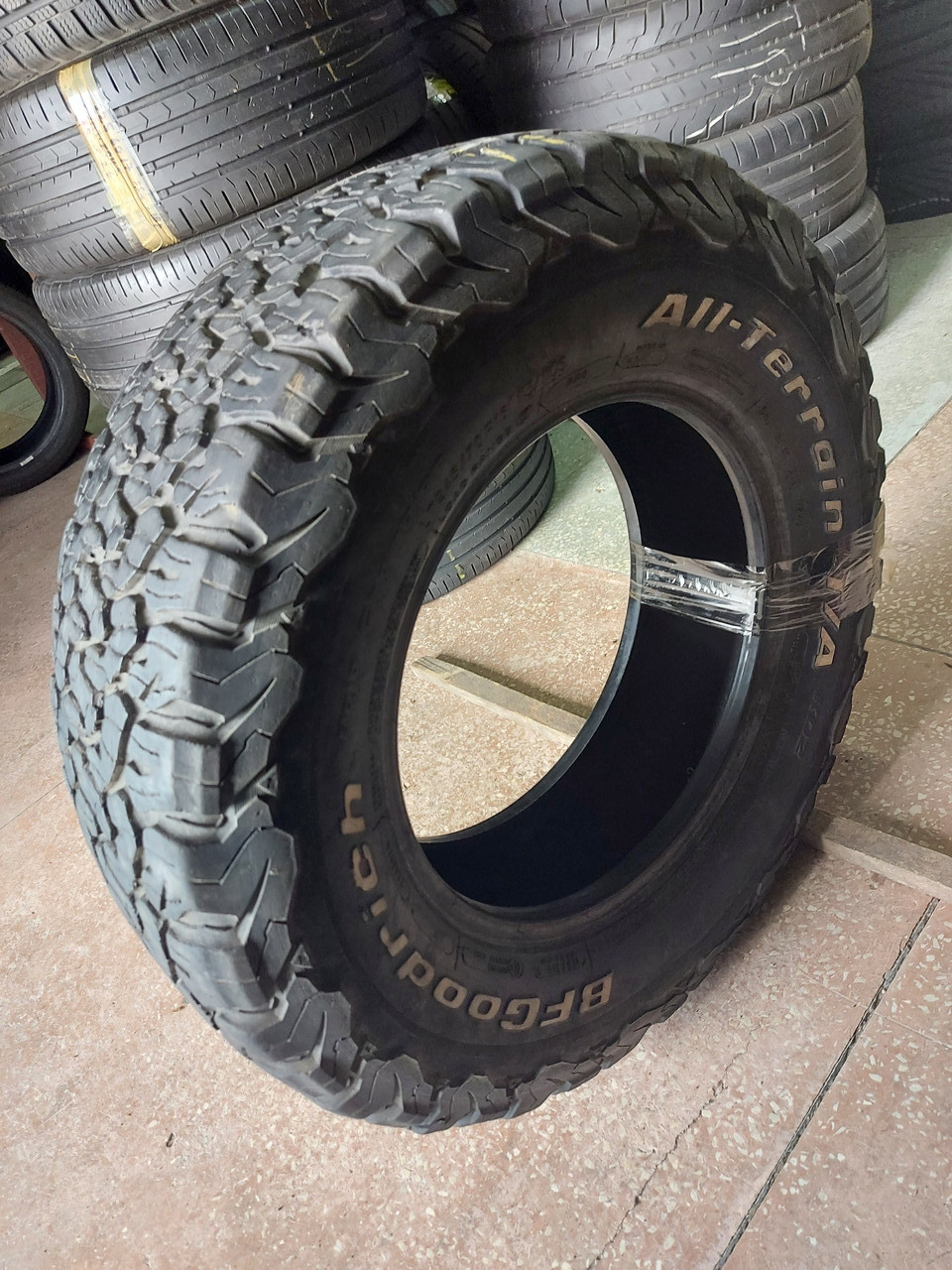 Шина б/у 245/70 R16 BFGoodrich All-Terrain A/T K02, одна!