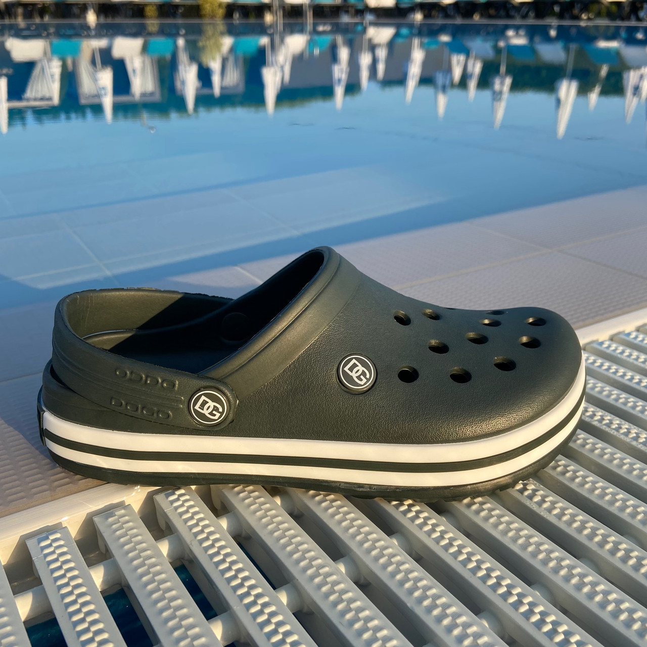 Стильні жіночі крокси