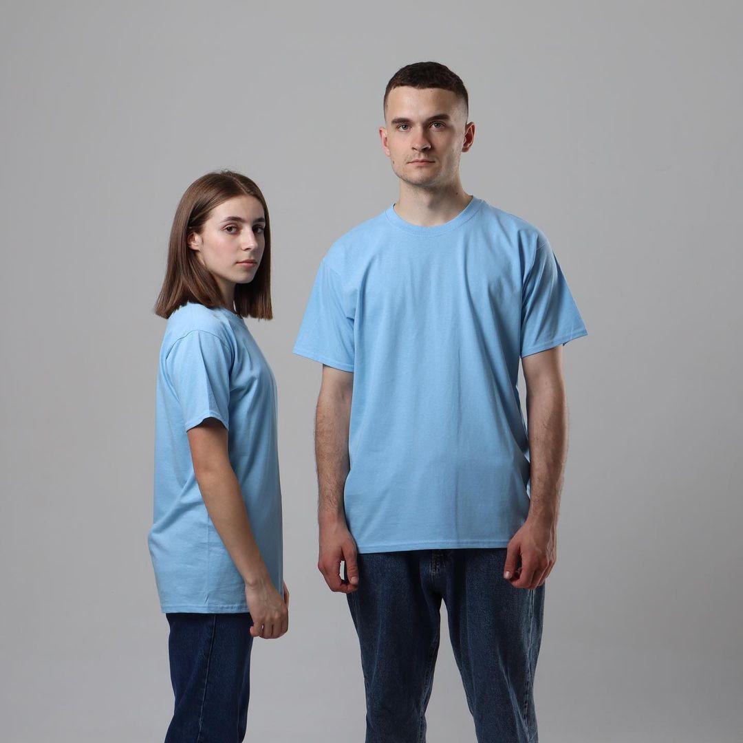 Небесно-блакитний чоловічий Футболка класична Fruit of the loom Valueweight бавовняна однотонний блакитний