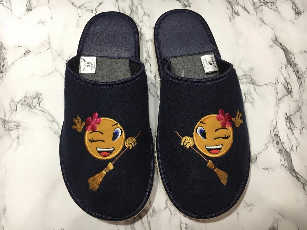 Жіночі тапочки