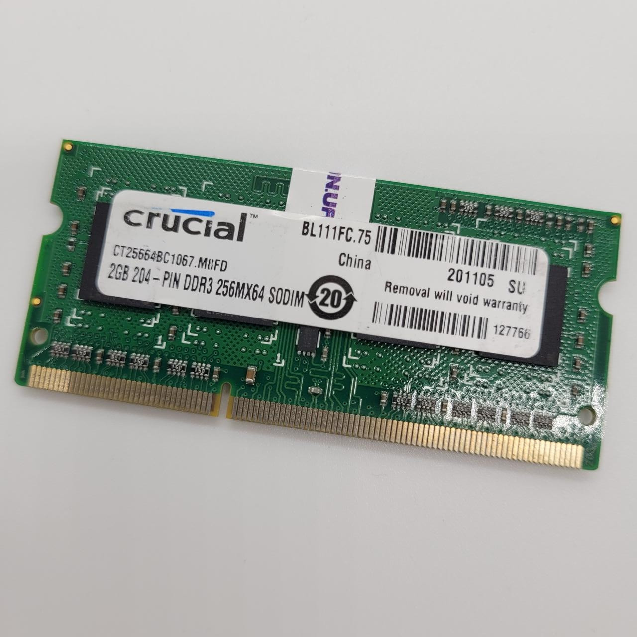 Оперативна пам'ять для ноутбука Crucial SODIMM DDR3 2Gb 1066MHz 8500S 1R8 CL7 (CT25664BC1067.M8FD) Б/У