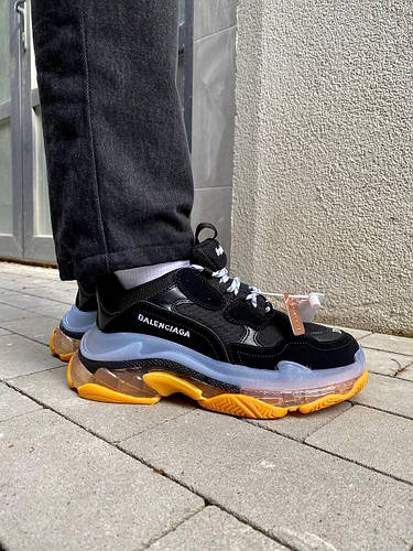 balenciaga triple s ua