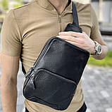 Чоловіча нагрудна шкіряна сумка слінг LV чорна через плече, фото 6