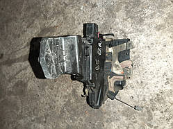 Замок дверей передніх правий Volkswagen Passat B5 1.9TDi