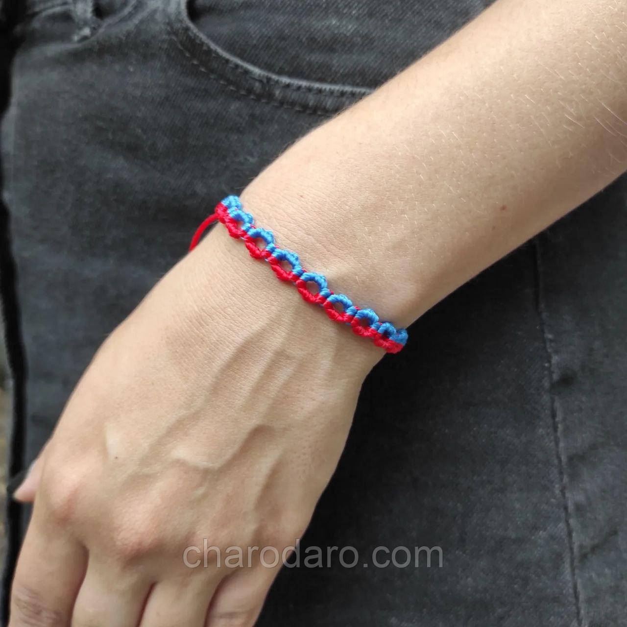 Жіночий браслет ручного плетіння макраме "Zhniven'" (червоно-синій)