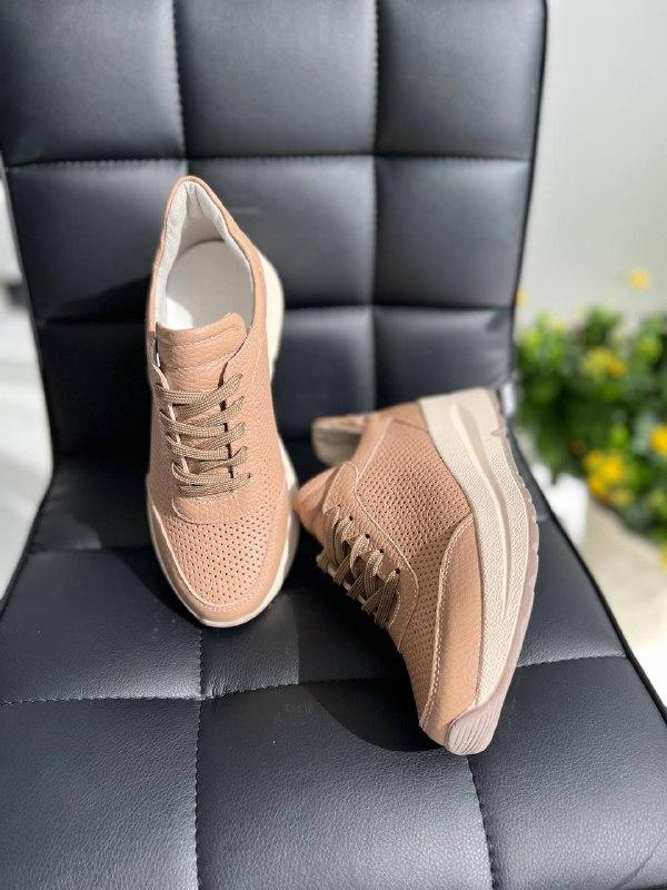 Жіночі кросівки ShoesBand Бежеві натуральні шкіряні флотар з перфорацією на товстій підошві 36 (23,5 см) (S94421-1)