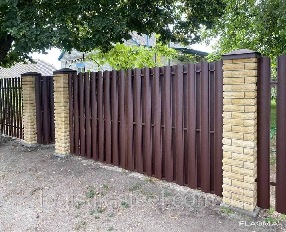 Паркан металевий Штакетник глянцевий двосторонній висота 1,8м RAL 8017 шоколад коричневий 130мм евроштакетник