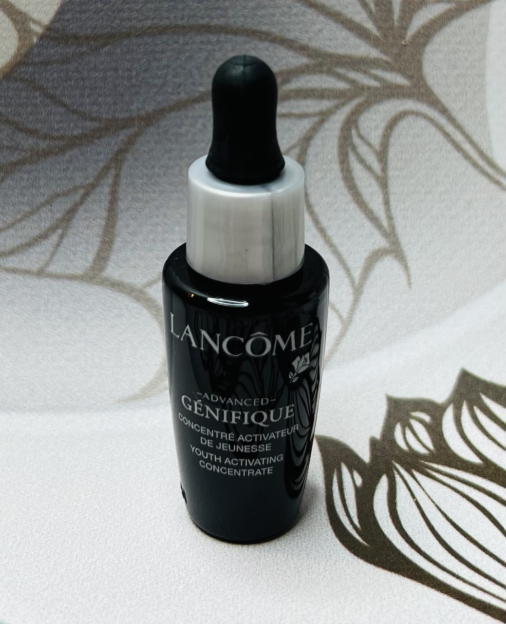 Омолоджуючий концентрат для обличчя Lancome Genifique Youth Activating Concentrate