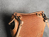 Шкіряний бежево-оливковий рюкзак ручної роботи, сумка-рюкзак з авторським тисненням, стиль бохо, фото 4