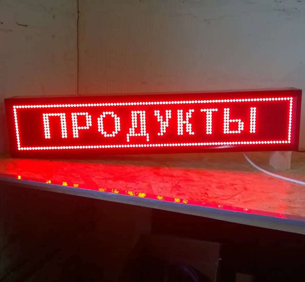 Блискучий рядок 68 х 20 см WIFI/USB червона внутрішня  ⁇  LED табло для реклами  ⁇  Світлодіодна вивіска